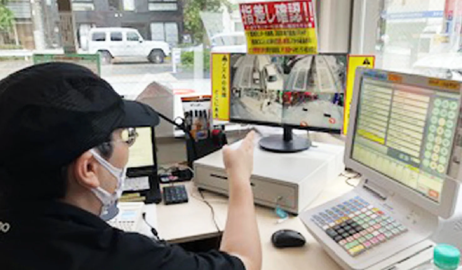 基本は座りながら対応